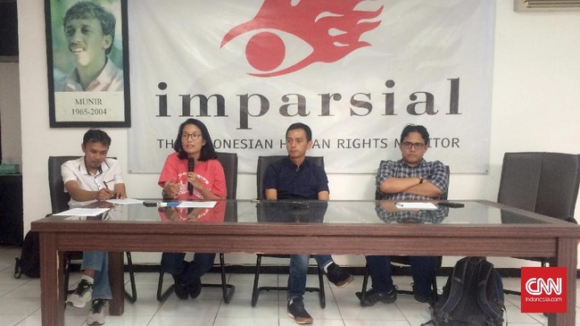 Selama ini, kesalahan personel TNI tidak bisa diadili di ranah sipil, melainkan lewat peradilan militer. Tentara dinilai tak perlu terlibat berantas terorisme.