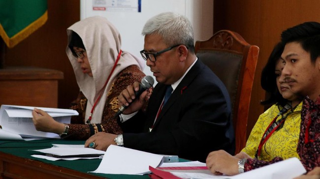 Selain teknologi informasi, KPK pun menghadirkan ahli hukum pidana, hukum tata negara, dan pengajar hukum acara pidana Pendidikan Kejagung.