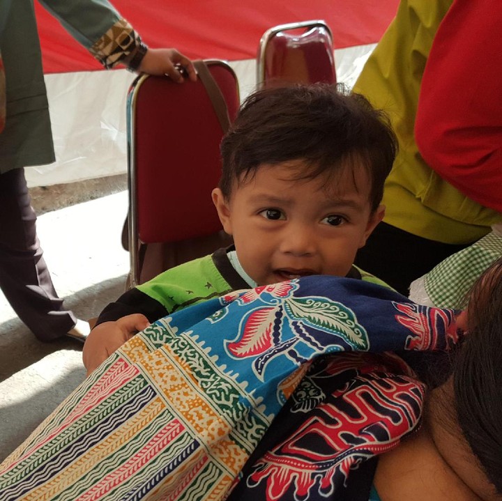 Banyak cara kok yang bisa dilakukan supaya si kecil nggak panik atau takut ketika dibawa ke posyandu.(Foto: Amel/ HaiBunda)