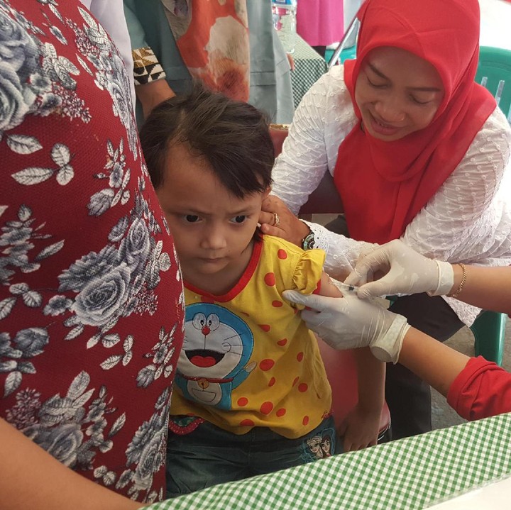 Hindari membohongi anak mulai dari alasan pergi ke dokter dan bilang kalau disuntik nggak sakit. (Foto: Amel/ HaiBunda)