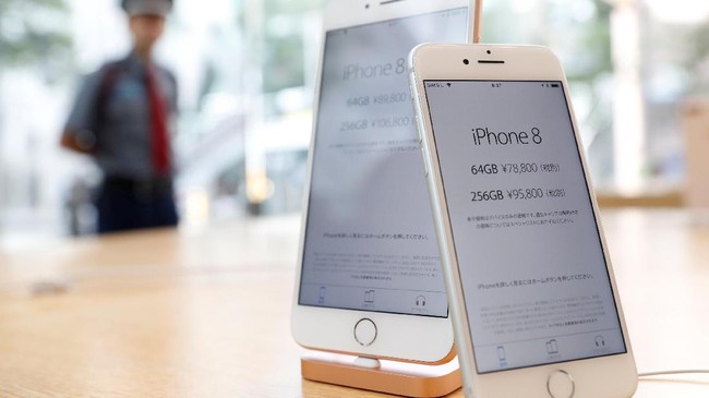 Baterai iPhone meledak setelah salah satu pembeli di China menguji ketahanan dengan cara mengigit.