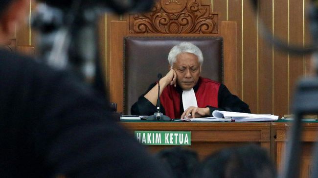 Hasil gambar untuk Hakim Cepi Iskandar di Sidang Praperadilan Setnov