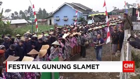 Ritual Pengambilan Air Sikopyah di Festival Gunung Slamet