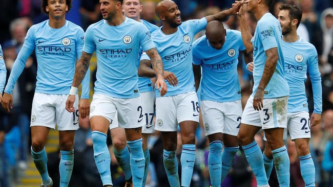 Menang besar atas Crystal Palace, Manchester City tetap pimpin klasemen Liga Primer Inggris. Sementara Chelsea menguntit City dan MU.