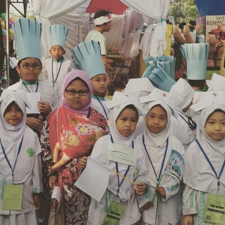 <p>Kalau ini agak beda nih temanya. Tapi, tetap lucu ya aksi anak-anak ini. (Foto: Instagram/oktav.dina_)</p>