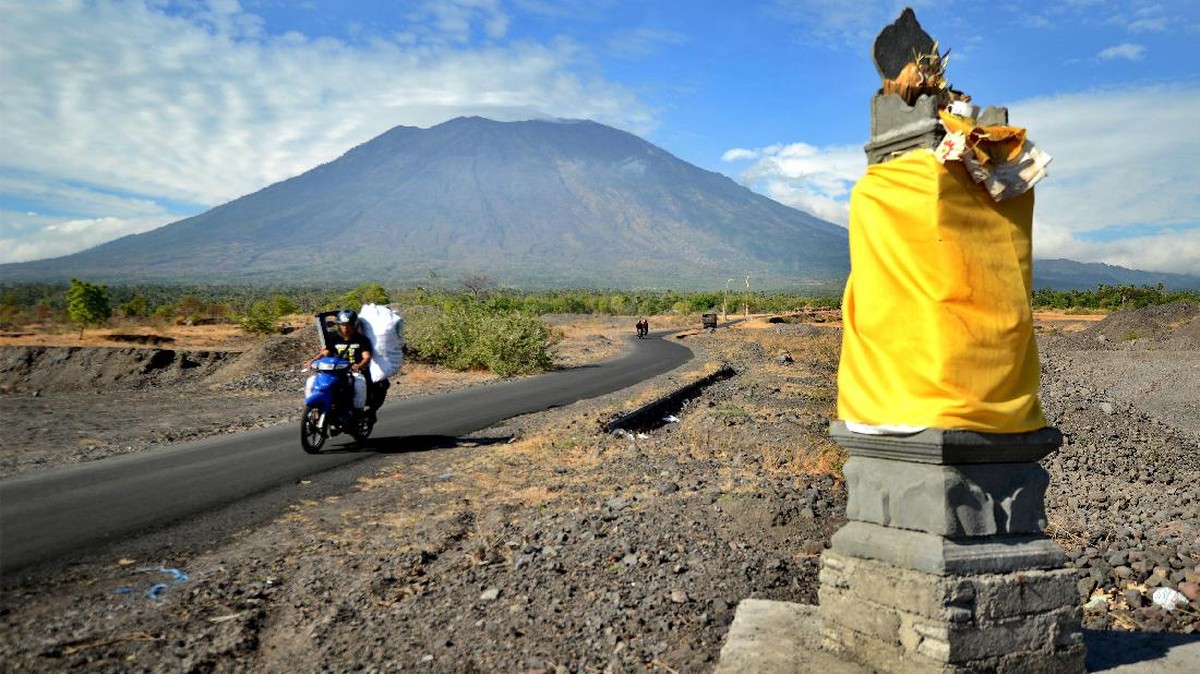FOTO: Berlindung dari Potensi Amuk Gunung Agung