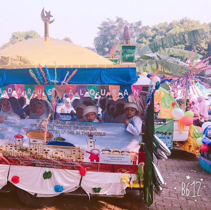 <p>Asyik, saatnya pawai keliling naik odong-odong. (Foto: Instagram/y.mustofa)</p>
