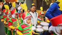 <p>Ada juga lho yang menyambut tahun baru Hijriah dengan pawai drum band. (Foto: Instagram/hermanteol)</p>