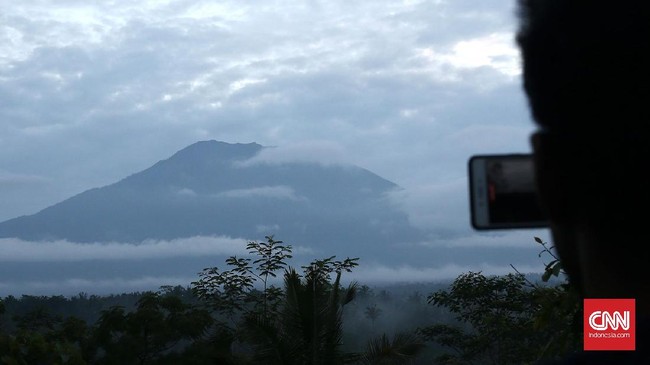 Gempa vulkanik dangkal yang terus terjadi menandakan magma semakin mendekat ke permukaan. Masyarakat diminta lebih mewaspadai fenomena ini.