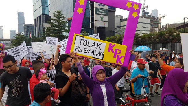 Perempuan Indonesia Anti-Korupsi menilai praperadilan kerap menjadi 'kuburan' kasus korupsi. Mereka pun ikut mengawasi praperadilan kasus Setya Novanto.