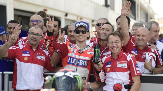 Jorge Lorenzo sempat memimpin balapan selama 16 lap dan harus puas finis di posisi ketiga di bawah duo Repsol Honda: Marc Marquez dan Dani Pedrosa.