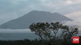 Mereka yang Enggan Mengungsi di Tengah Ancaman Erupsi