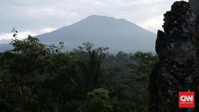 Usai rapat paripurna di DPRD Bali pada awal pekan ini, Wagub Bali Cok Ace menegaskan bakal aturan larangan naik gunung masih dalam kajian.