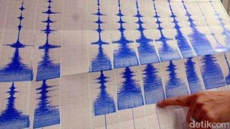 Panik wajar banget dirasakan saat gempa melanda. Ini tips agar bayi dan si kecil tetap aman saat gempa ya, Bun.