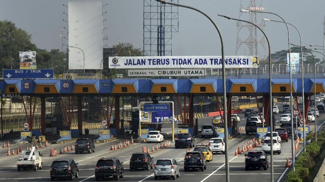 PT Jasa Marga Tbk memprediksi jumlah kendaraan pada arus balik perayaan Natal 2017 menuju Jakarta meningkat 27,49 persen pada hari ini, Selasa (26/12).