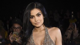 Ibunda Bela Kylie Jenner soal Status Miliarder Termuda