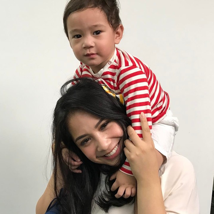 <p>Sering banget warganet bilang Nagita dan Rafathar seperti kakak beradik. (Foto: Instagram @raffinagita1717)</p>
