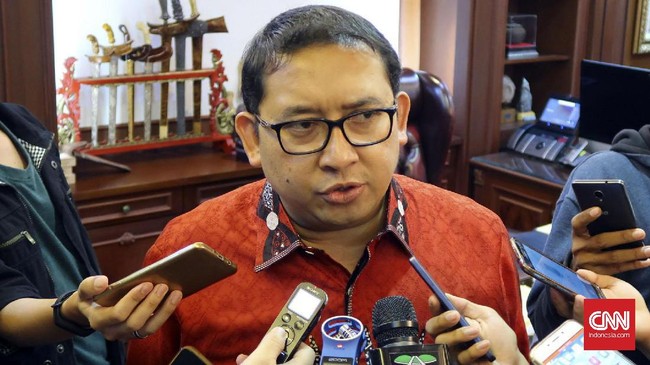 Fadli Zon mengatakan di negara seperti Rusia dan Filipina, petahana rata-rata memiliki elektabilitas di atas 50 persen, tak seperti Jokowi yang hanya 38 persen.