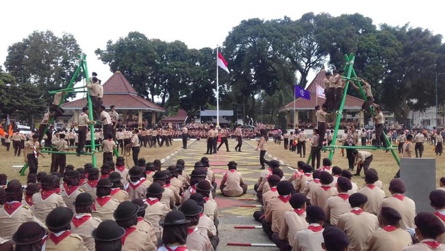 Netizen mencuitkan kenangan saat menjadi anak Pramuka di Hari Pramuka ke-57 yang jatuh pada 14 Agustus setiap tahunnya.