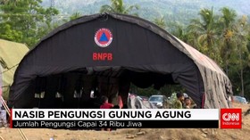 Warga Mengungsi Antisipasi Status Awas Gunung Agung