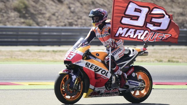 Pebalap Repsol Honda, Marc Marquez, meraih kemenangan berharga di MotoGP Australia. Sementara Valentino Rossi berhasil menggeser posisi Dani Pedrosa.