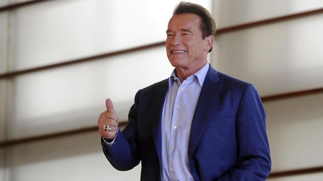 Untuk pertama kalonya Arnold Schwarzenegger buka suara atas kabar bahagia bahwa putrinya, Katherine Schwarzenegger bertunangan dengan Chris Pratt.