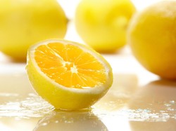Ampuh! Lemon Bisa Bersihkan Noda di Furniture hingga Jendela