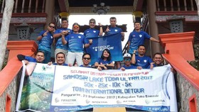 Pelari FIFGROUP Cetak Prestasi di Maraton Danau Toba