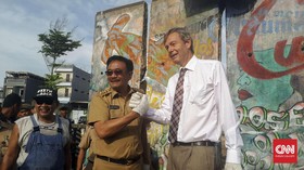 Potongan Tembok Berlin untuk Perbaiki Citra Kalijodo