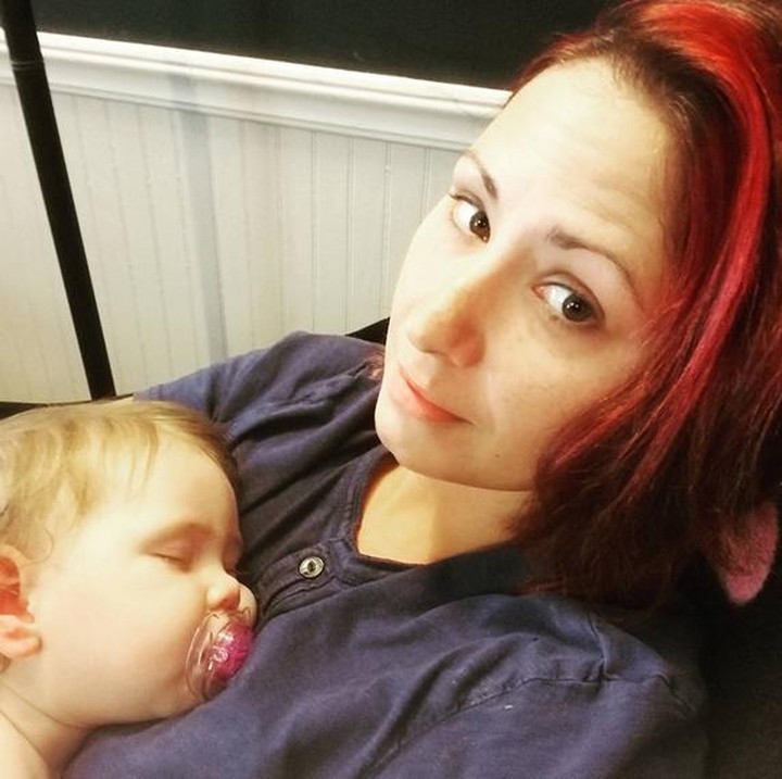 <p>Kalau anak lagi sakit, melihatnya bisa tidur pulas seperti ini bikin lega ya, Bun. (Foto: Instagram / @shanna_rosemberly)</p>