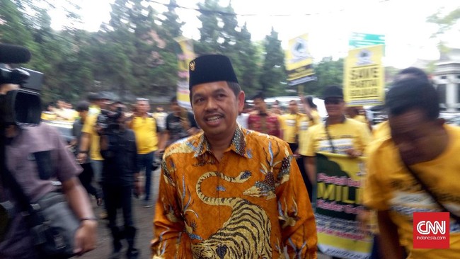Sejumlah kader Golkar memprotes beredarnya surat bodong DPP terkait dukungan kepada salah satu calon untuk maju dalam Pemilihan Gubernur Jabar 2018.