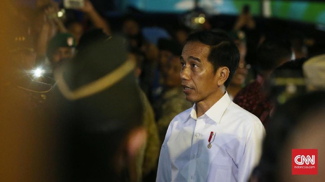 Penutupan rapat koordinasi nasional Kadin 2017 diramaikan oleh aksi para anggotanya yang 'berlomba' untuk dapat ber-selfie dengan Presiden Joko Widodo.