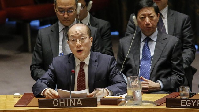 Cekcok terbuka antara AS dan Korut mengenai rudal dan senjata nuklir kian panas. China pun menyebut perseteruan di hadapan publik itu sudah terlalu berbahaya.