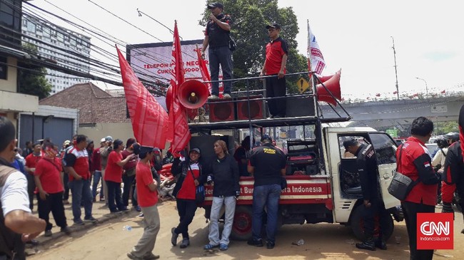 Eks karyawan 7-Eleven akan kembali menggelar demo besok, Kamis (2/8), untuk menuntut sisa pembayaran pesangon.