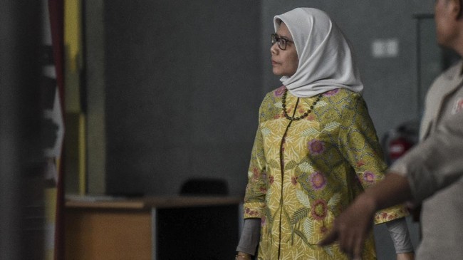 Dirut PT Jasa Marga, Desi Aryyani akhirnya menjalani proses pemeriksaan sebagai saksi untuk tersangka FR (Fathor Rachman) setelah mangkir beberapa kali.