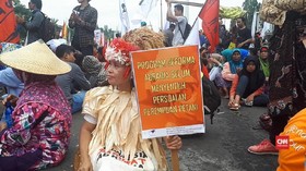 VIDEO: Petani Turun ke Jalan Tagih Janji Jokowi
