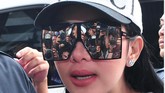 FOTO: Gaya-gaya 'Cetar' Syahrini Spekulasi berdatangan tentang gaun pengantin Syahrini saat menikah dengan Reino Barack. Sembari menebak gaunnya, berikut tampilan cetar Syahrini sebelumnya.