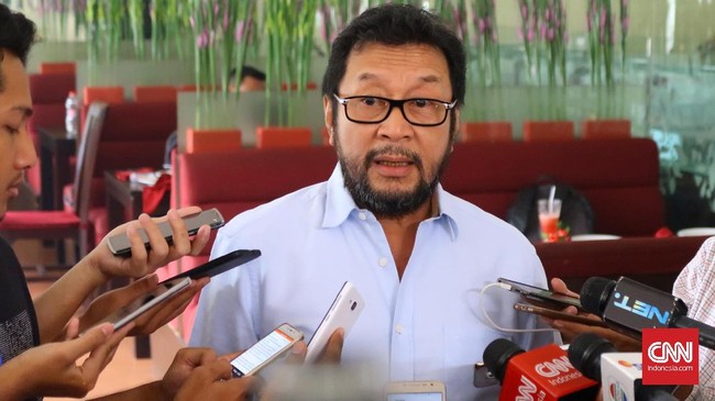 Ketua DPP Partai Golkar Andi Sinulingga berpendapat pencopotan Yorrys Raweyai dari kursi Koordinator Bidang Polhukam partai beringin menabrak aturan.