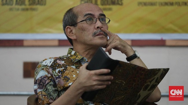 Faisal Basri menduga sejumlah menteri yang kecewa dengan Jokowi belum mundur karena disandera dengan kasus hukum.