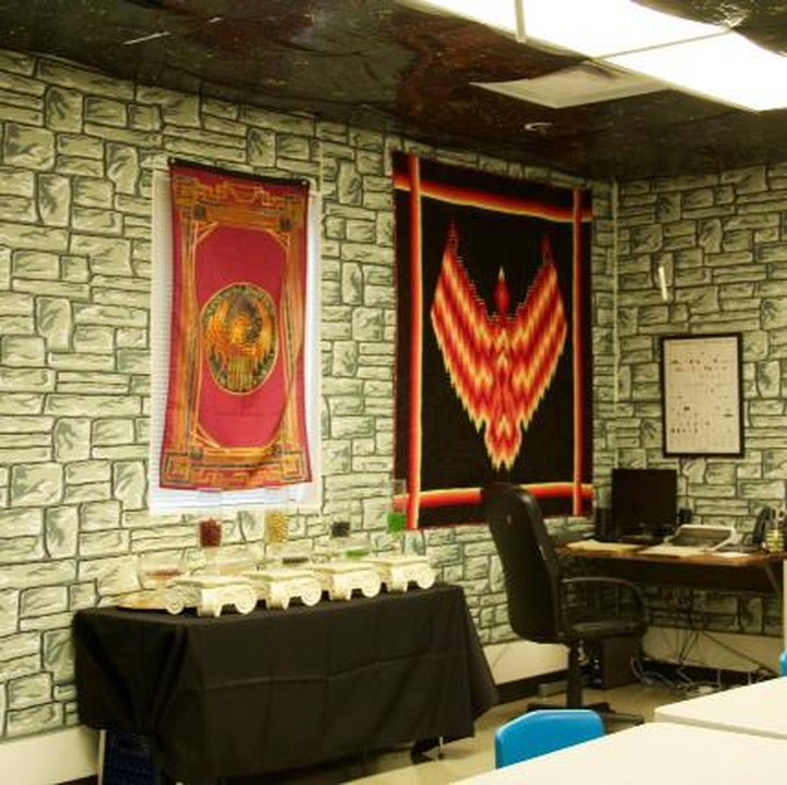 <p>Sisi lain kelas yang ditempeli poster Harry Potter. (Foto: Facebook/ Kyle Ely)</p>