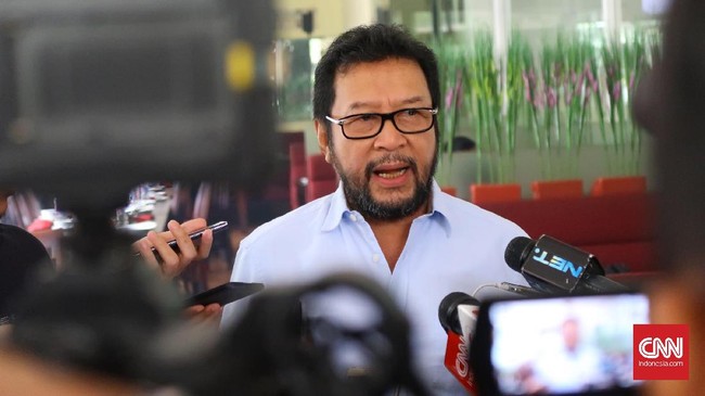 Yorrys mengharapkan sikap tegas KPK terhadap Setya Novanto jika Ketua Umum Partai Golkar itu kembali mangkir dalam pemanggilan berikutnya.