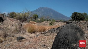 Status Gunung Agung Diturunkan Jadi Siaga