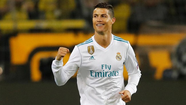 Cristiano Ronaldo meraih penghargaan Pemain Terbaik Dunia versi Ballon d'Or 2017 usai mengalahkan dua rival terdekatnya, Lionel Messi dan Neymar.