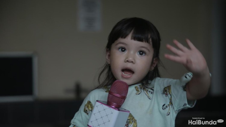 Ada Cerita Menarik di Balik Suksesnya Gempi Berhenti Ngempeng Gempi udah nggak ngempeng lagi. Hore! Eh, ada cerita unik lho di balik suksesnya Gempi 'lepas' empeng.