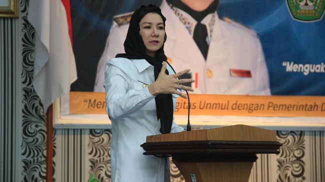 KPK Sita Mobil Hummer Bupati Kukar Rita Widyasari