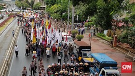 Ribuan Tani Tuntut Janji Bagi-Bagi Tanah Jokowi