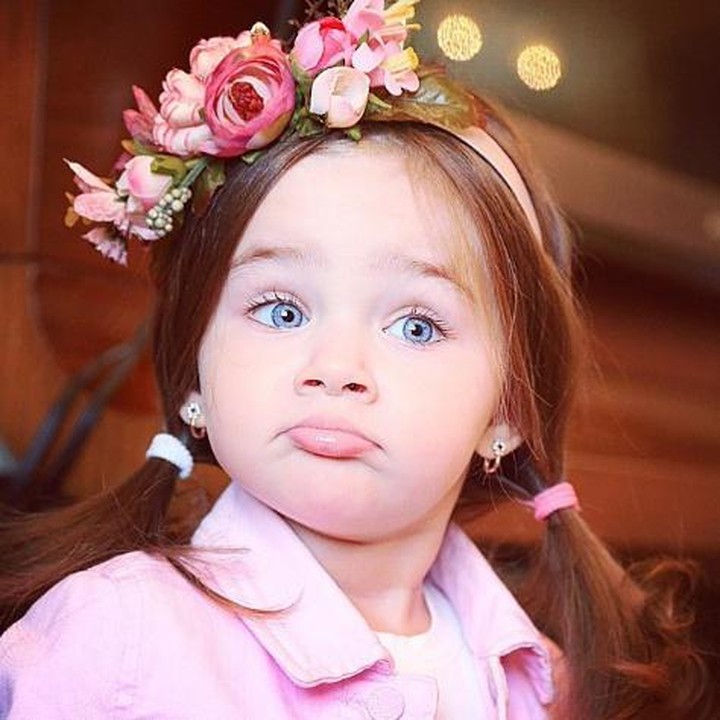 <p>Ia dimasukkan dalam konten lifestyle sebagai anak yang trendi. Pose-posenya yang menggemaskan secara teratur diunggah di Instagramnya oleh sang ibu. (Foto: Instagram/banumourad)</p>