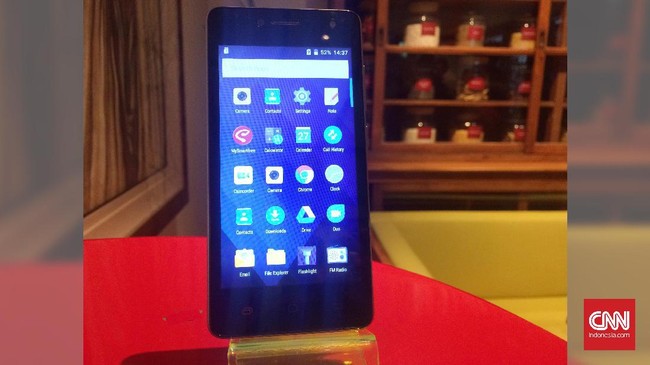 Smartfren memperkenalkan ponsel Android Andromax A2 dengan baterai jumbo 4.000mAh yang dibanderol kurang dari Rp1 juta.