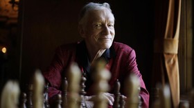 Dukacita Kim Kardashian Hingga Paris Hilton untuk Hugh Hefner
