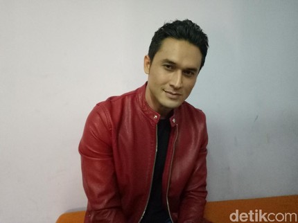 Cerita Indra Bruggman Memborong Dagangan Nenek Berusia 74 Tahun